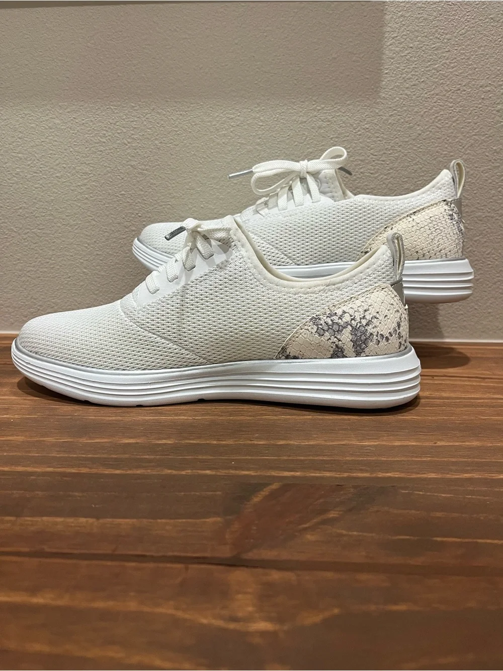 Cole Haan Grandsport Lace Up Tennis Shoe Womens Size 8 W23315 White Snake